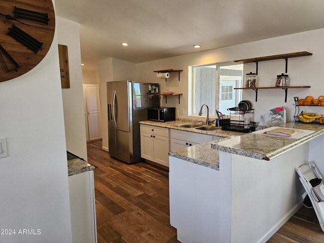 Building Photo - 1042 W Ocotilla St