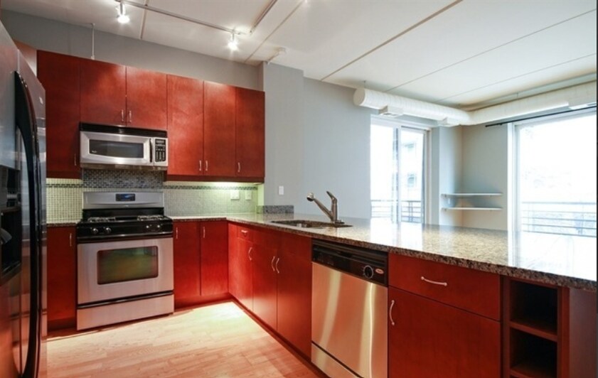 Building Photo - 873 N Larrabee St