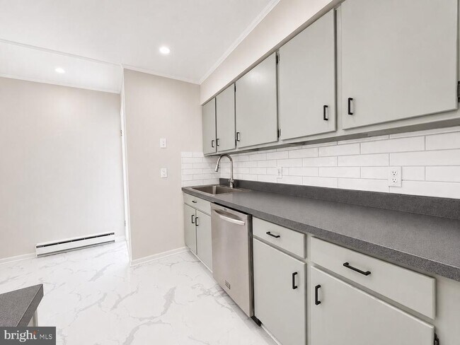 Building Photo - 226 Elwyn Ave