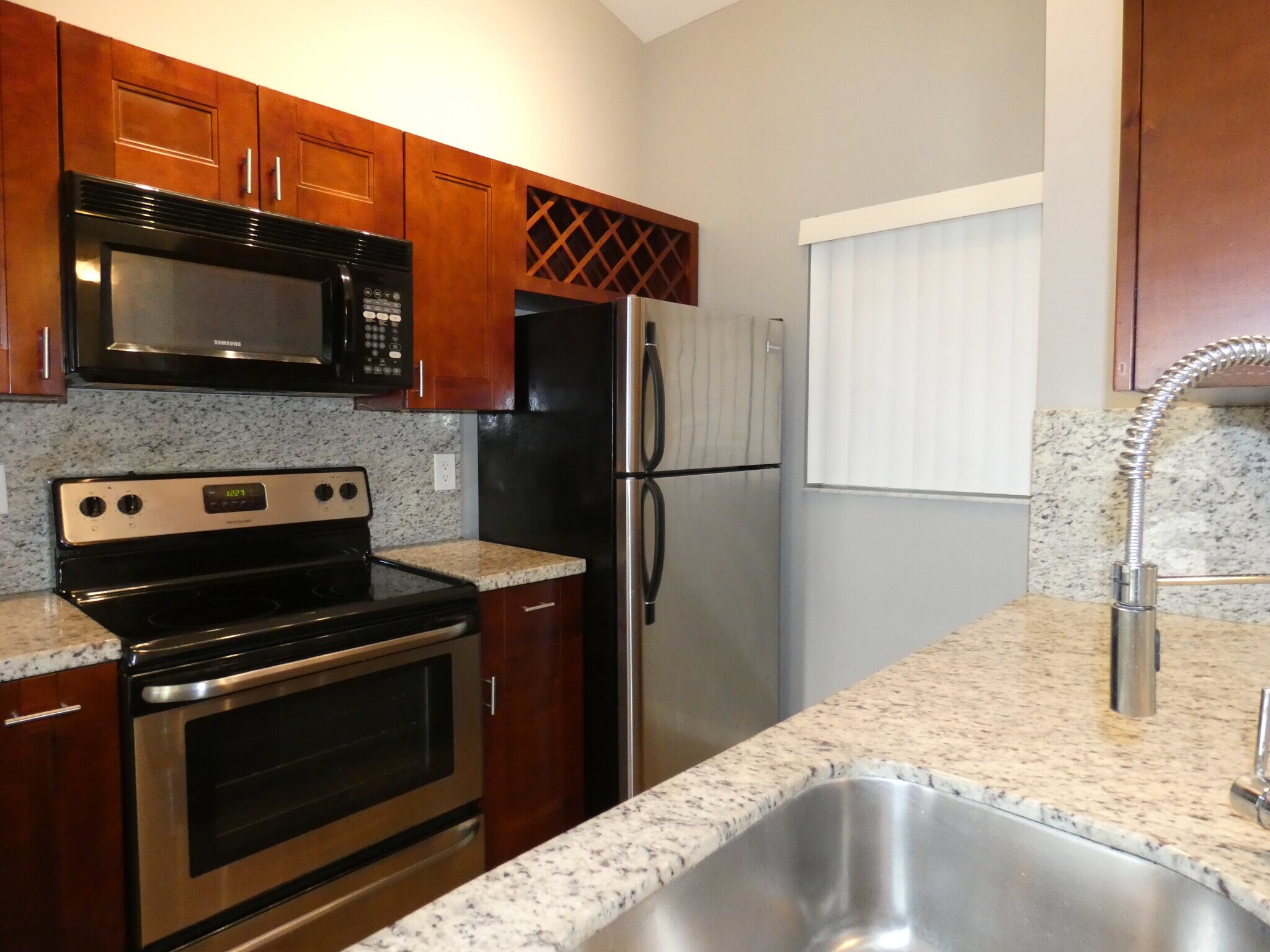 Building Photo - 2850 N Oakland Forest Dr