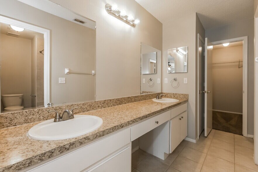 Building Photo - 3839 Marquise Ln