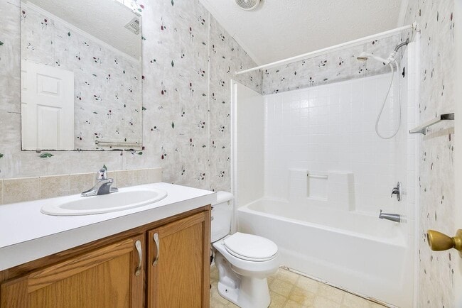 Building Photo - 1055 Low Ground Rd