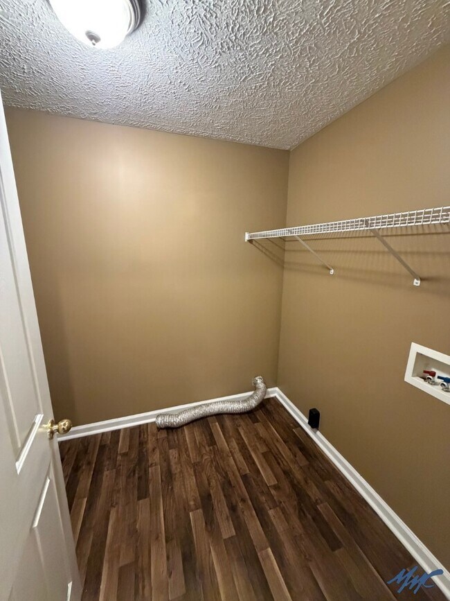 Building Photo - 1415 Owasa Trail