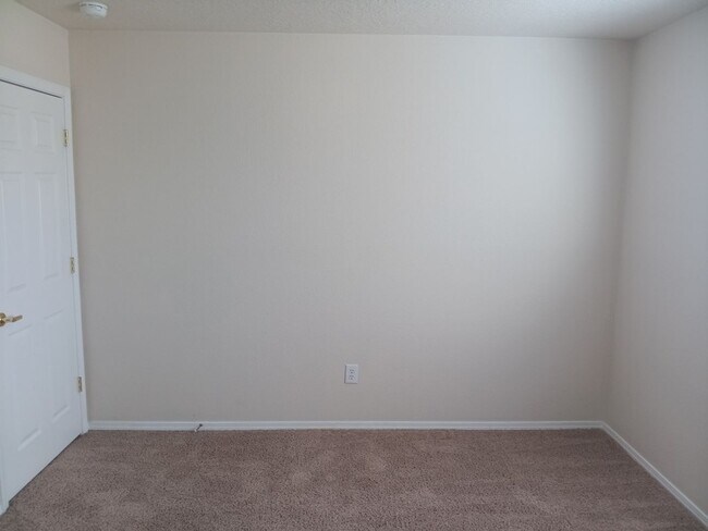 Building Photo - 3 Bedroom, 2.5 Bathroom Home! Schedule a Showing Today!