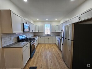 Building Photo - Fully Rehabbed 2 bedroom Townhome for Rent !