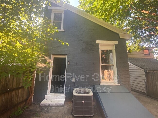 Building Photo - 329 E 16th St