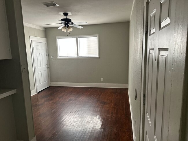 Building Photo - Cozy 2 bedroom 1 bath duplex