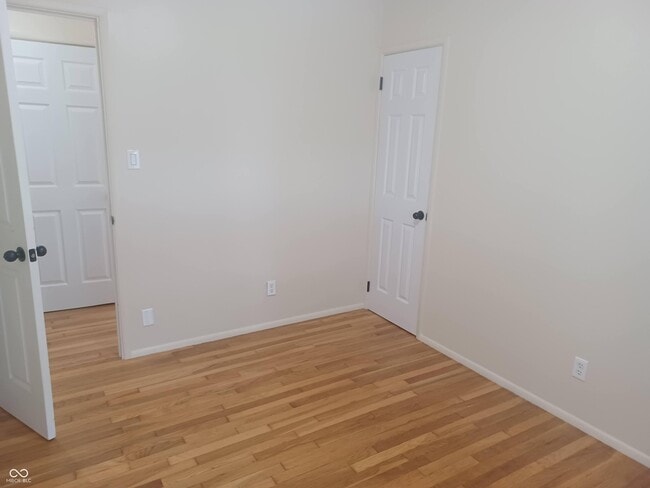 Building Photo - 33 S Post Rd