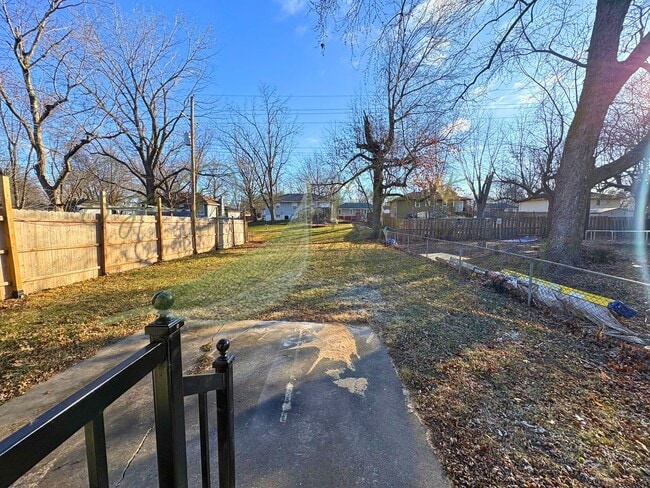 Building Photo - 1016-1018 SW Kingscross Rd