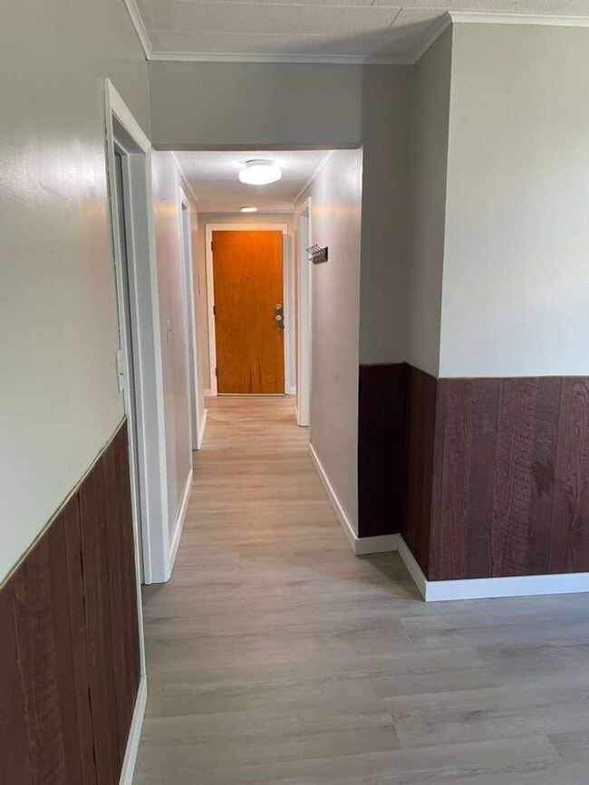 Building Photo - 1614