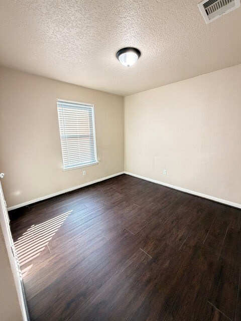 Building Photo - 2602 Shark Cir