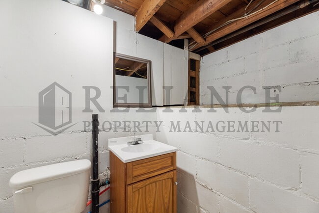 Building Photo - 1628 S Palisade St