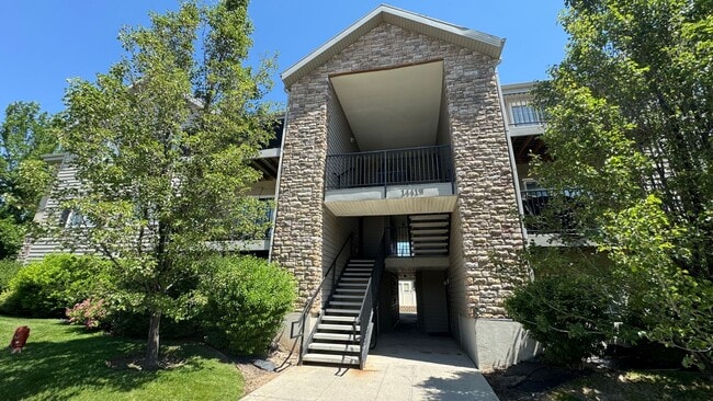Building Photo - 3 bedroom 2 bath!! Available Now!!