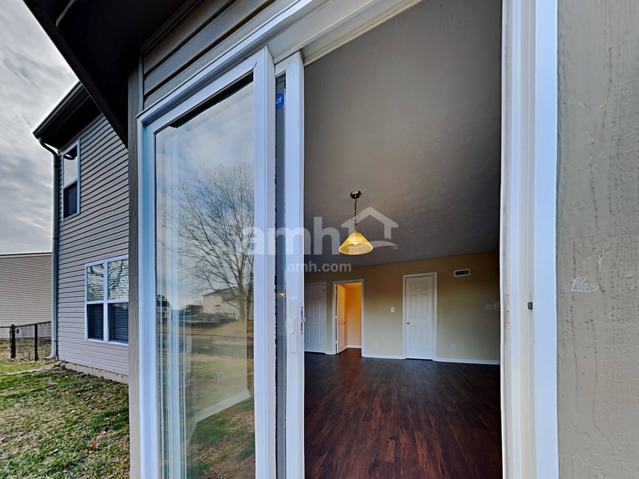 Building Photo - 881 Yellowwood Dr