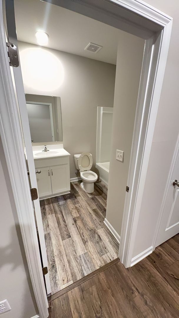 Building Photo - Stunning Spacious 4 bedroom 3 bath home in Oakland