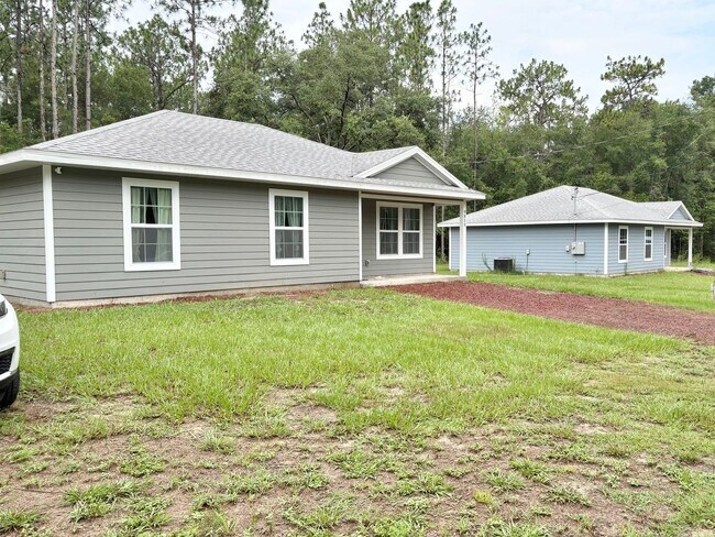 Building Photo - Peaceful Country Living in Bronson, FL!