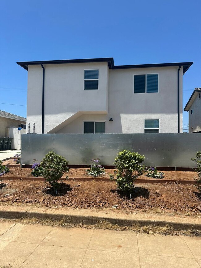 Building Photo - 202-204 Calla Avenue