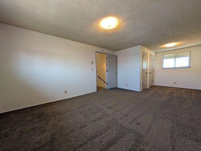 Building Photo - Great 2 bed/1.5 bath townhome in Springfield