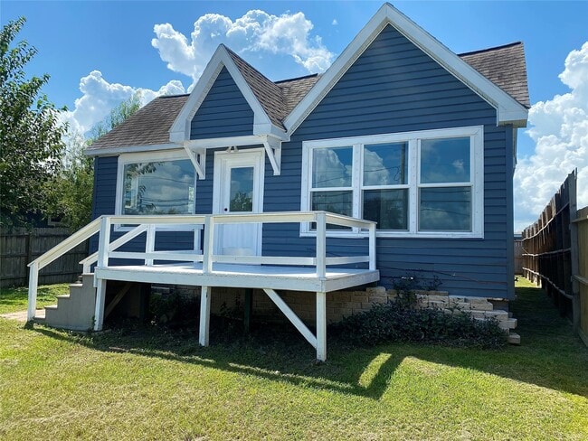 Primary Photo - 2371 Broadway St