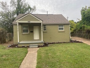 Building Photo - Well Maintained 2 Bedroom