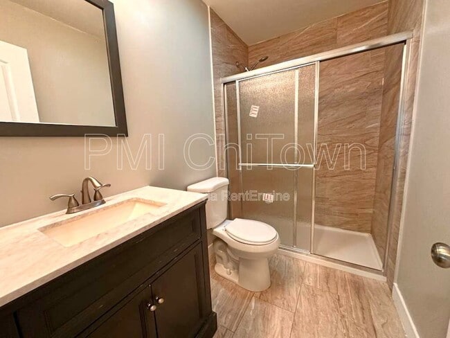 Building Photo - 1117 Ct B