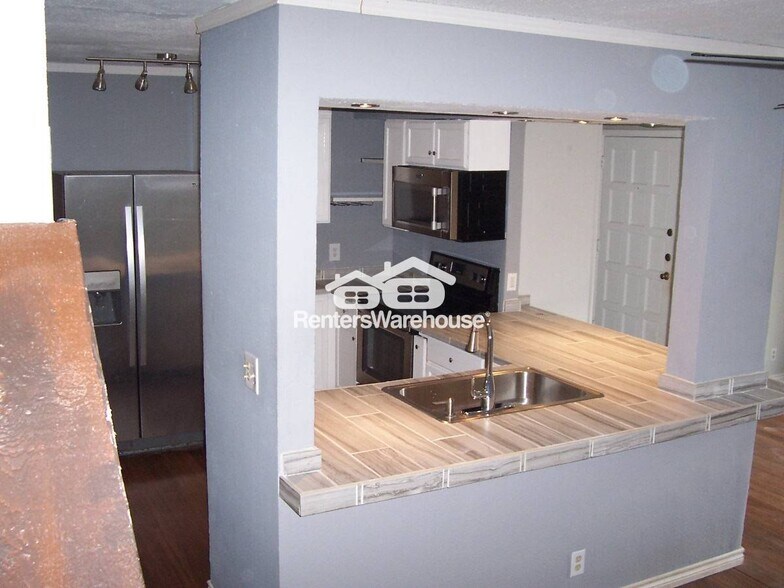 Building Photo - 5200 Martel Ave