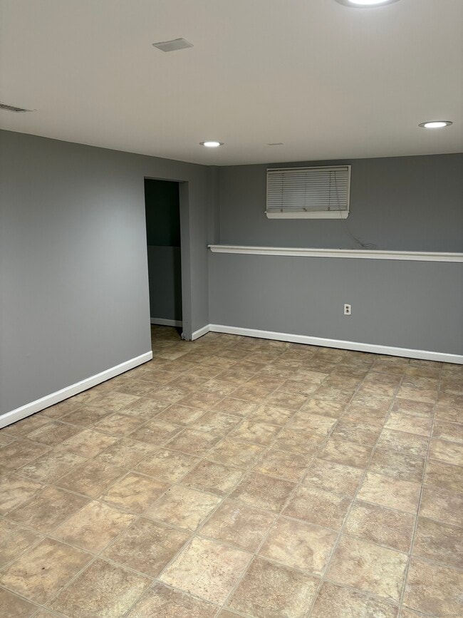 Building Photo - 39 Calvert Pl