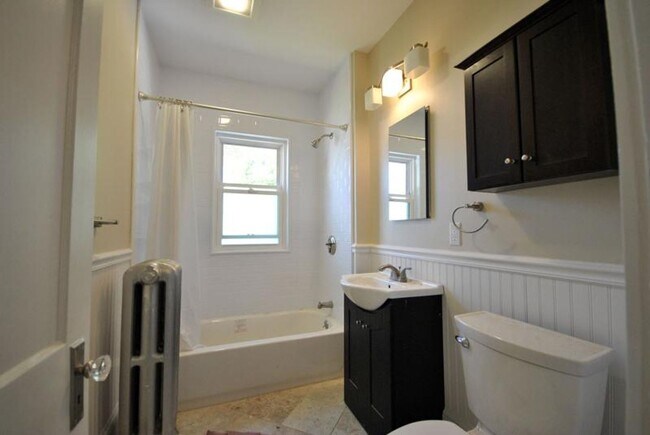 Building Photo - RENOVATED 4 BED/2 BATH IN BRIGHTON'S OAK SQUARE FOR 9/1 ~ WATER INCLUDED