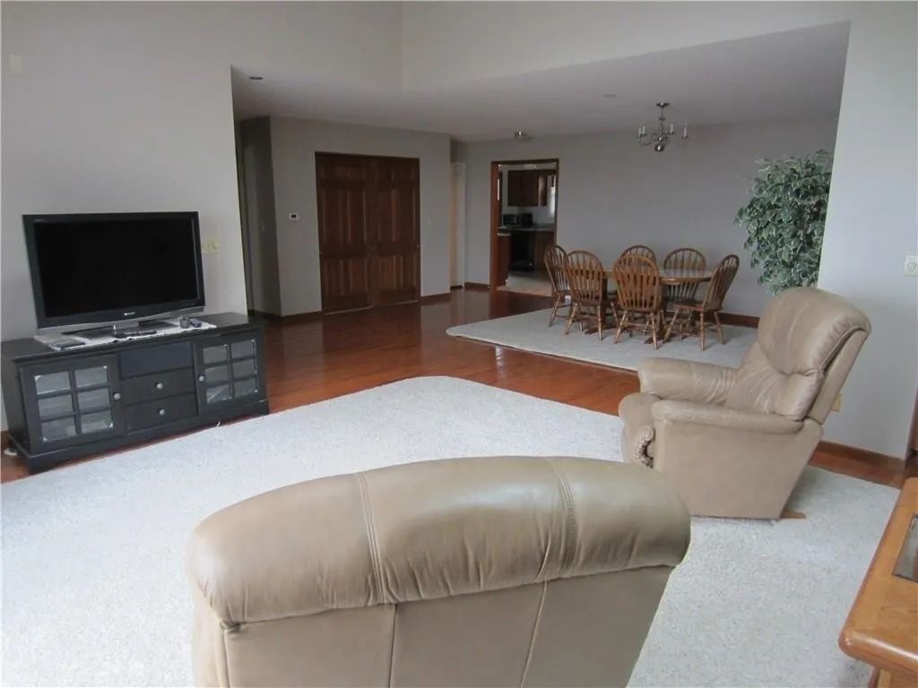 Building Photo - 3304 Baer Beach Rd