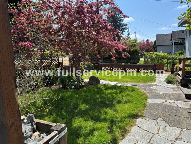 Building Photo - Spacious 4-Bedroom Upper-Level Home with Fireplace, Bonus Room & Large Deck