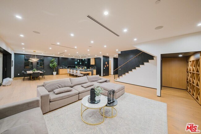 Building Photo - 5141 Varna Ave