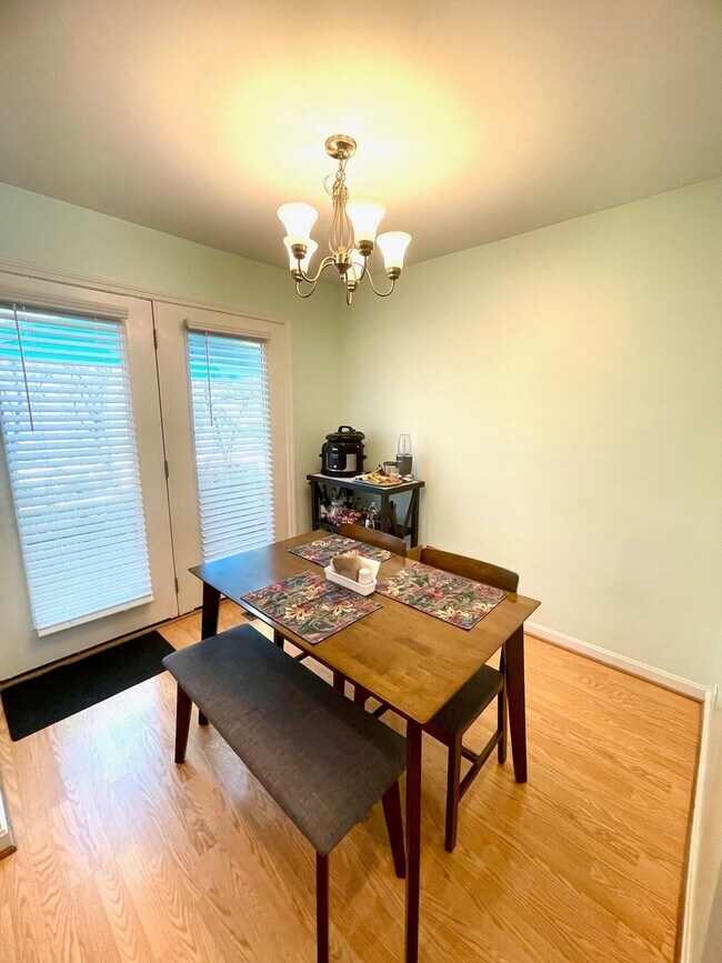 Building Photo - Clifton Heights Townhome!