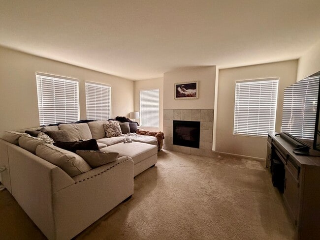 Building Photo - HUGE 3BR Home Built in 2020 with Office, Loft & Mountain Views