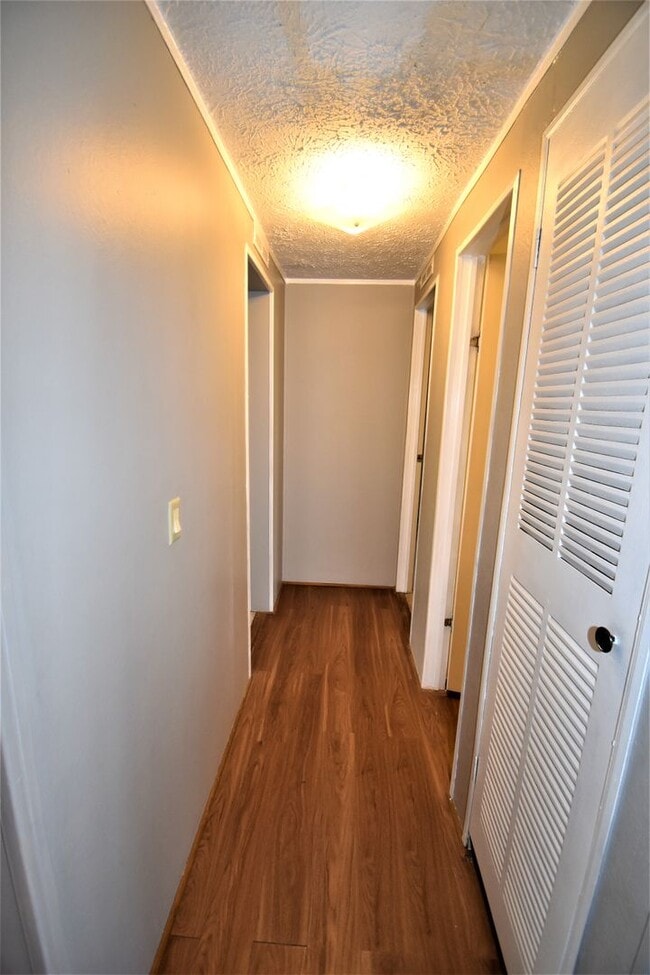 Building Photo - 3 Bedroom Pet Friendly Home For Rent in Th...