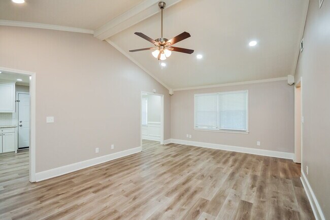 Building Photo - 1407 Hillside Pl SE