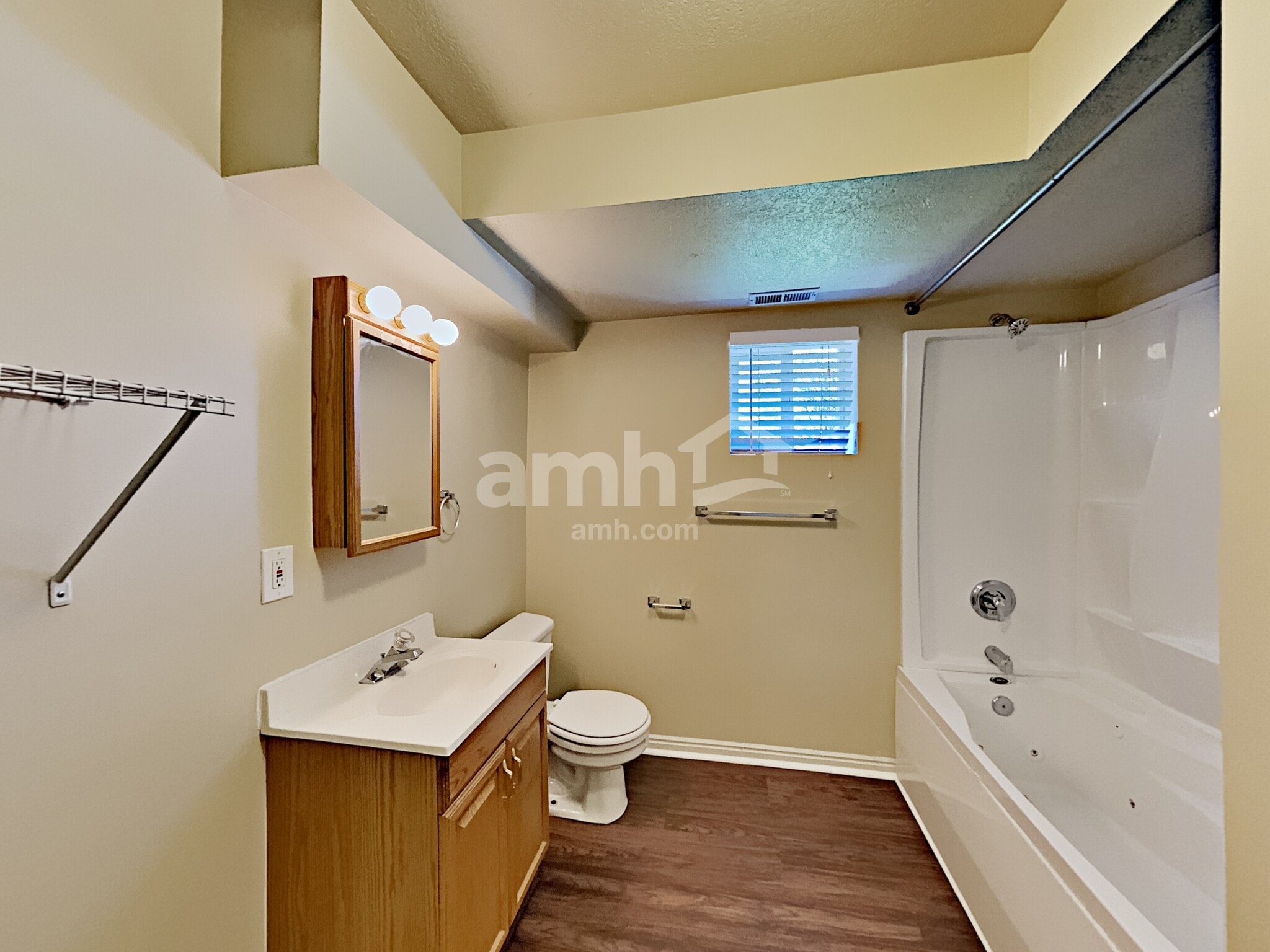 Building Photo - 1365 E 150 S