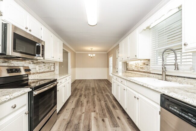 Building Photo - 1106 Victoria Dr