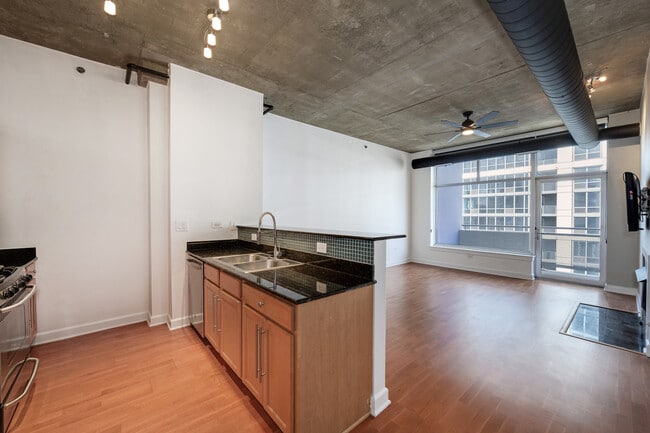 Building Photo - 1305 S Michigan Ave