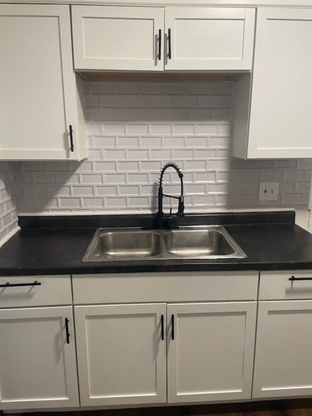 Building Photo - 1239 W 5th St