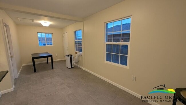 Building Photo - Bright and Roomy 2 Bedroom 2 Bathroom Home