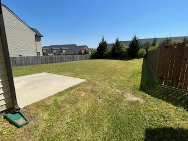 Building Photo - 4 Bedroom, 2.5 Bath Home for Rent in Garner NC | 2-Car Garage | Community Pool & Playground