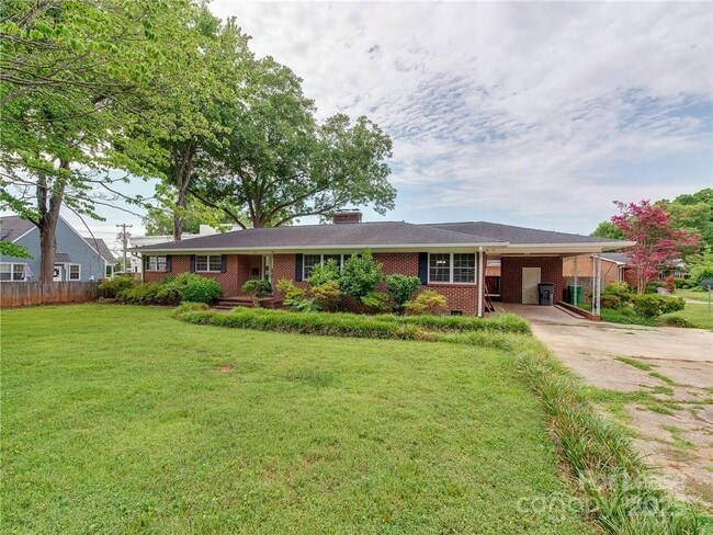Building Photo - 1422 Holmes Dr