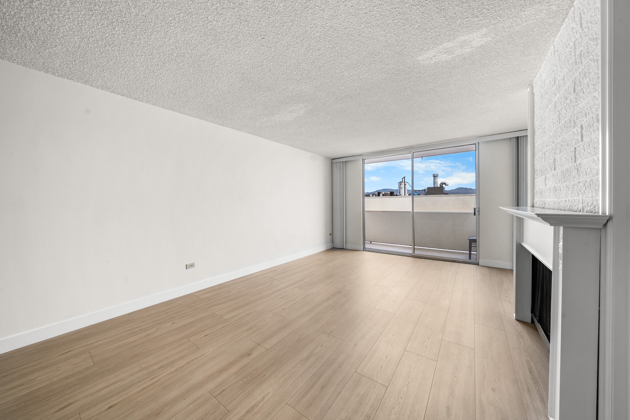 Building Photo - 421 S La Fayette Park Pl