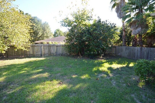 Building Photo - 15603 Tarpon Springs Ct