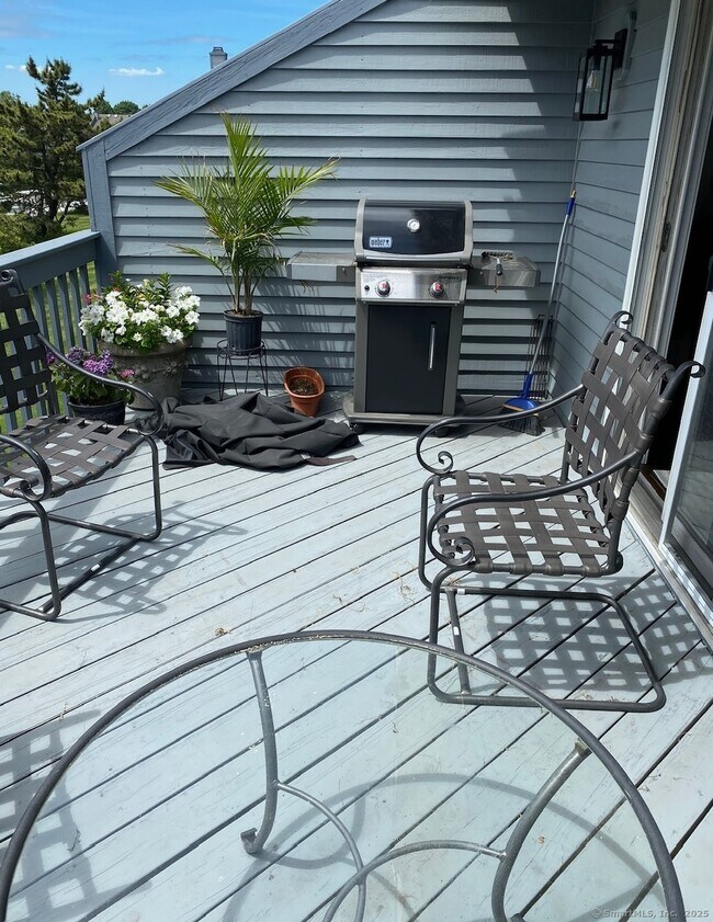 Building Photo - 1 Island Dr