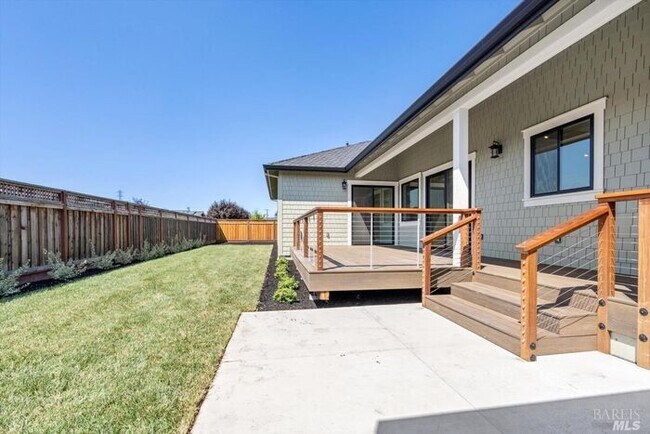 Building Photo - Beautiful 3 Bed 2.5 Bath Home in Larkfield Wikiup Neighborhood $5,000 per month!