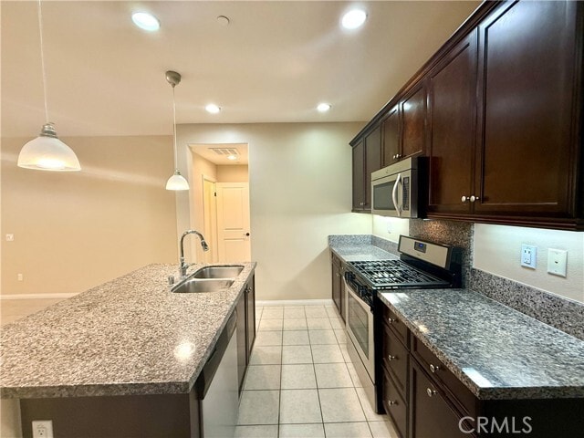 Building Photo - 467 Raya Ln