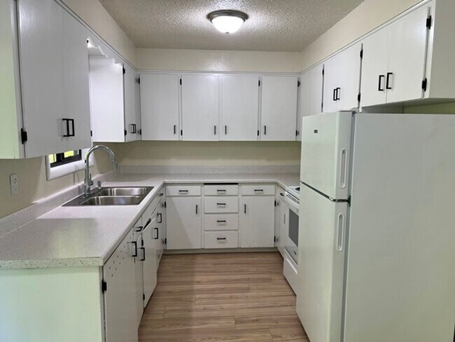 Building Photo - 2Bd/1Ba Single Story Apartment Unit - Move...