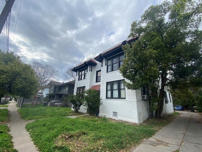 Building Photo - 630 W Alabama St