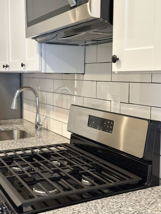 Building Photo - EAST BALTIMORE RENOVATED TOWNHOME CLOSE TO...